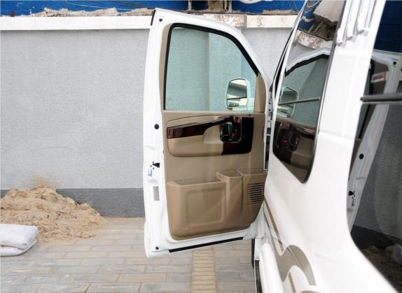 SAVANA 2013款 6.0L 领袖级商务车 车厢座椅   前门板