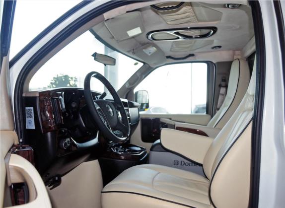 SAVANA 2013款 5.3L 四驱总裁级 车厢座椅   前排空间