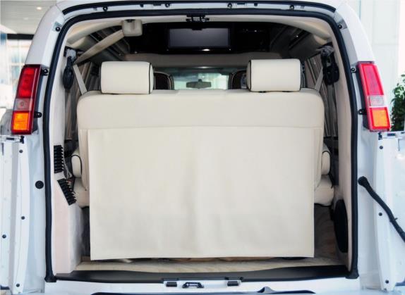 SAVANA 2013款 5.3L 四驱总裁级 车厢座椅   后备厢