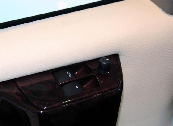 SAVANA 2013款 5.3L 四驱总裁级 车厢座椅   门窗控制