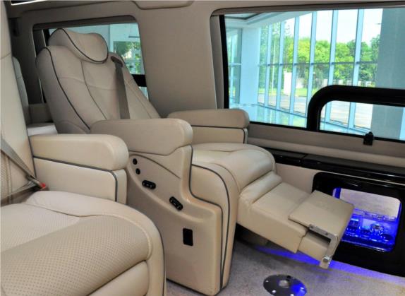 SAVANA 2013款 6.0L 长轴领袖版 车厢座椅   后排空间