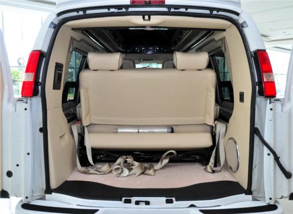 SAVANA 2013款 6.0L 长轴领袖版 车厢座椅   后备厢