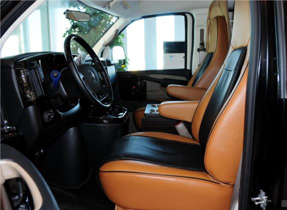 SAVANA 2014款 6.0L 2500S 车厢座椅   前排空间