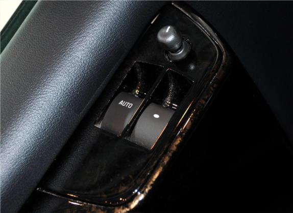 SAVANA 2014款 6.0L 2500S 车厢座椅   门窗控制