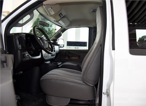 SAVANA 2017款 6.0L 3500 公务版 车厢座椅   前排空间