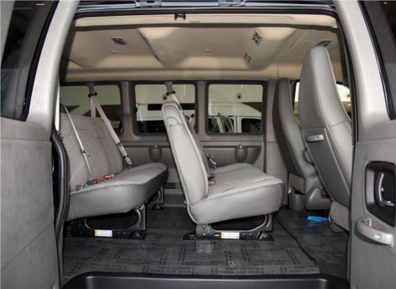 SAVANA 2017款 6.0L 3500 行政版 车厢座椅   后排空间