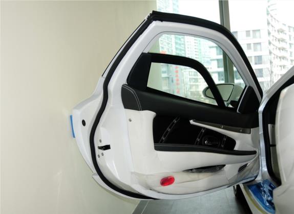 大蛇 2010款 3.3L 自动标准型 车厢座椅   前门板