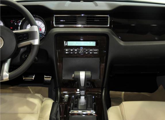 嘉路 2010款 3.7L 敞篷版 中控类   中控台