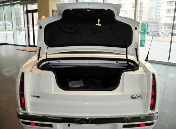 嘉路 2010款 3.7L 敞篷版 车厢座椅   后备厢