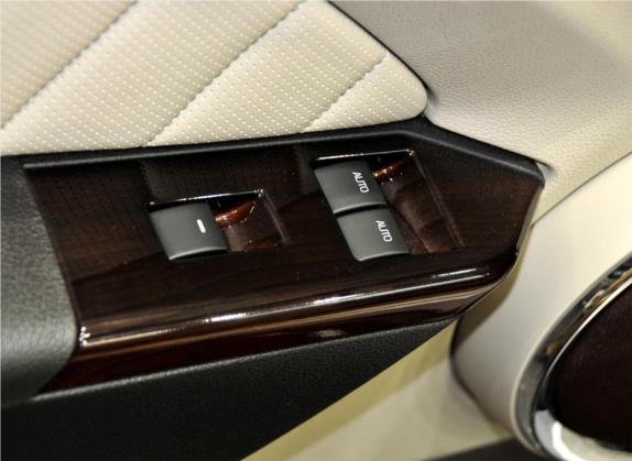 嘉路 2010款 3.7L 敞篷版 车厢座椅   门窗控制