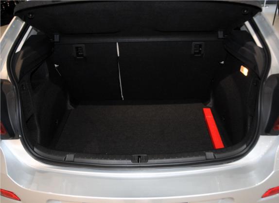观致3 2014款 两厢 1.6L 自动致悦增强型 车厢座椅   后备厢