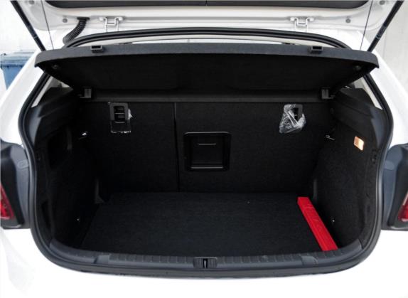 观致3 2015款 都市SUV 1.6T 自动炫动派 车厢座椅   后备厢