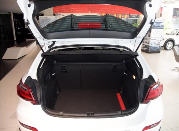 观致3 2015款 都市SUV 1.6T 手动型动派 车厢座椅   后备厢