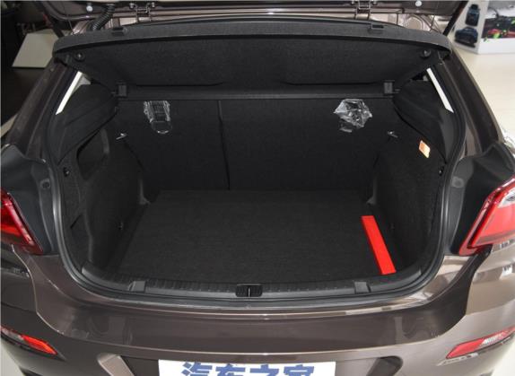 观致3 2016款 两厢 1.6T 自动致酷型 车厢座椅   后备厢