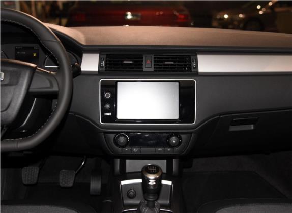 观致3 2016款 都市SUV 1.6T 手动致享型 中控类   中控台