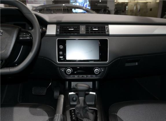 观致3 2016款 都市SUV 1.6T 自动致酷型 中控类   中控台