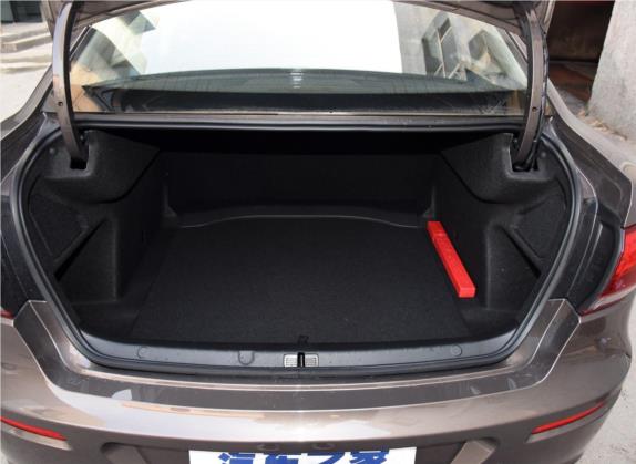 观致3 2016款 三厢 1.6L 自动致享型 车厢座椅   后备厢