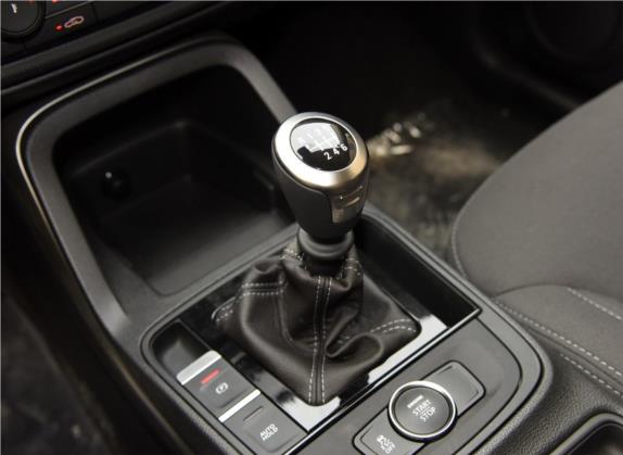 观致5 2016款 1.6T 手动舒适型 中控类   挡把