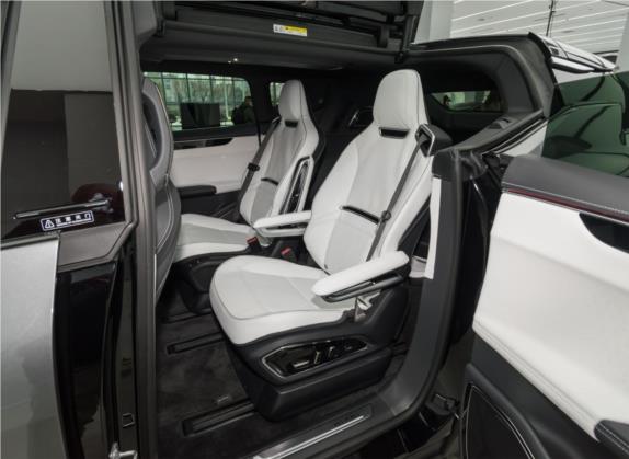 高合HiPhi X 2022款 智远版6座 长续航版 车厢座椅   后排空间