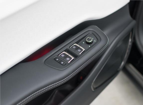 高合HiPhi X 2022款 智远版6座 长续航版 车厢座椅   门窗控制
