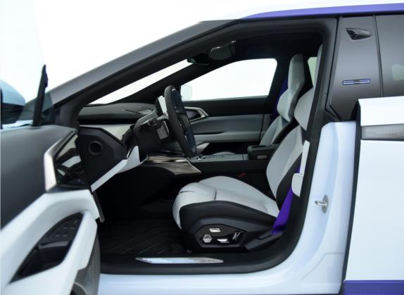 高合HiPhi Z 2023款 四座版 车厢座椅   前排空间