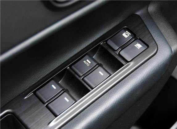传祺GS5 2012款 2.0L 手动两驱精英版 车厢座椅   门窗控制