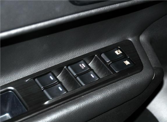 传祺GS5 2012款 2.0L 手动两驱精英ESP版 车厢座椅   门窗控制