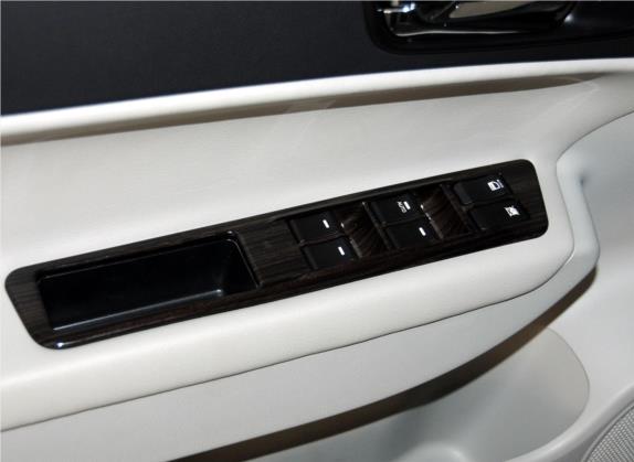 传祺GS5 2013款 2.0L 手动两驱浅内特别版 车厢座椅   门窗控制