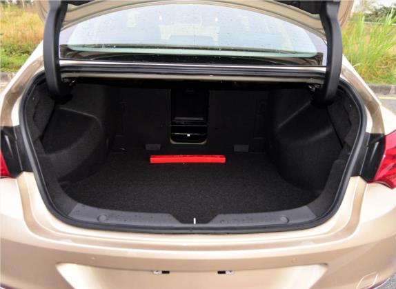 传祺GA6 2015款 1.8T DCT尊贵型 车厢座椅   后备厢