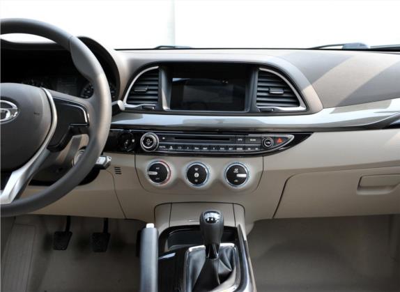 传祺GA6 2015款 1.6T 手动舒适型 中控类   中控台