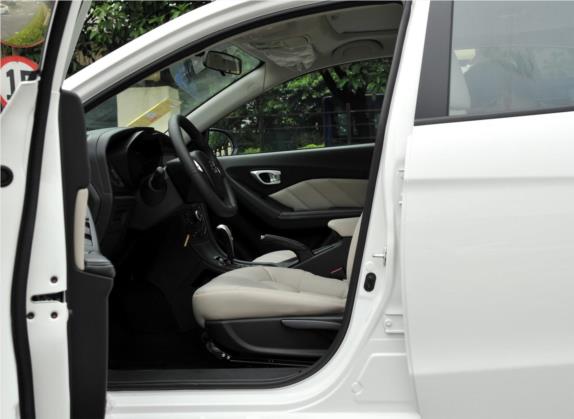 传祺GA3S视界 2014款 1.6L 自动豪华ESP版 车厢座椅   前排空间