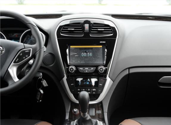 传祺GS5 Super 2015款 2.0L 手动两驱精英版 中控类   中控台
