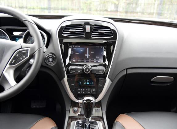 传祺GS5 Super 2015款 2.0L 自动两驱豪华导航版 中控类   中控台