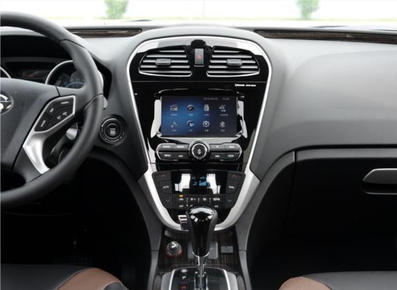 传祺GS5 Super 2015款 1.8T 自动四驱豪华导航版 中控类   中控台