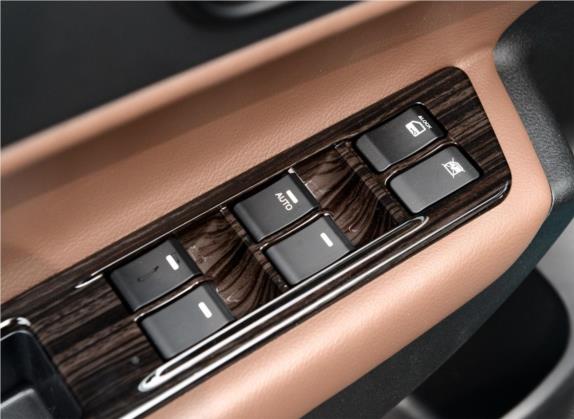 传祺GS5 Super 2015款 1.8T 自动四驱豪华导航版 车厢座椅   门窗控制
