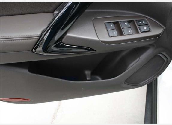传祺GS4 2017款 200T G-DCT两驱舒适版 车厢座椅   门窗控制
