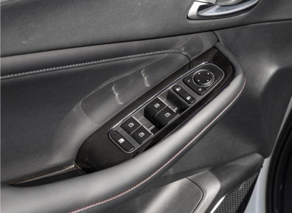 传祺GS4 2021款 270T 手动舒适版 车厢座椅   门窗控制