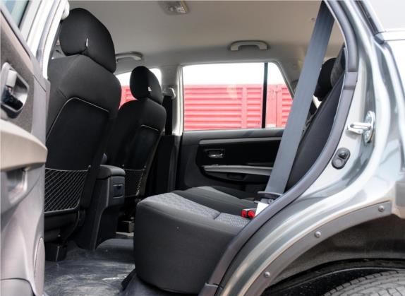 哈弗H5 2010款 智尊版 2.4L 两驱舒适型 车厢座椅   后排空间