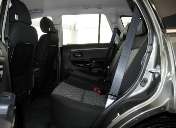 哈弗H5 2011款 智尊版 2.0L 两驱豪华型 车厢座椅   后排空间