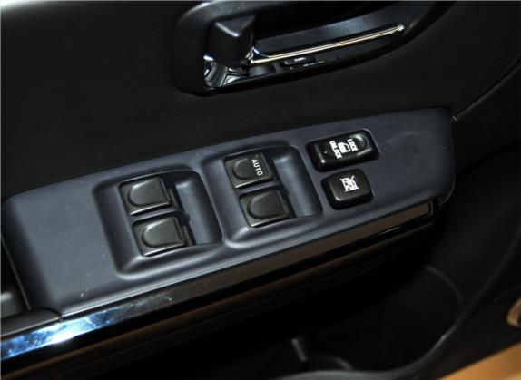 哈弗H5 2011款 智尊版 2.0L 两驱豪华型 车厢座椅   门窗控制