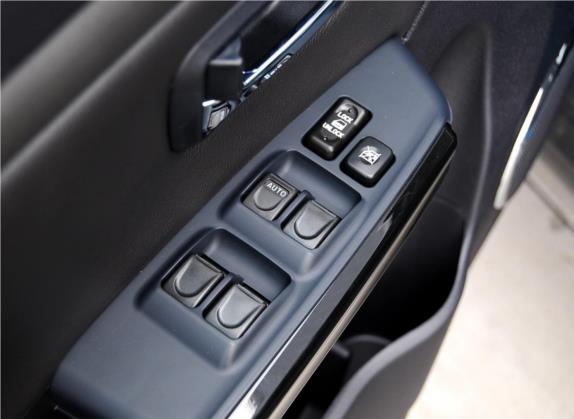哈弗H5 2012款 智尊版 绿静2.0T自动两驱豪华型 车厢座椅   门窗控制