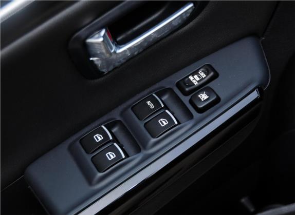 哈弗H5 2013款 智尊版 2.0T手动两驱进取型 车厢座椅   门窗控制