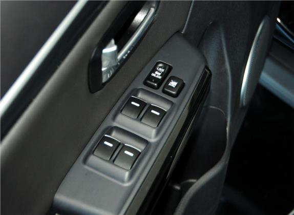哈弗H5 2013款 智尊版 2.0T手动四驱尊贵型 车厢座椅   门窗控制