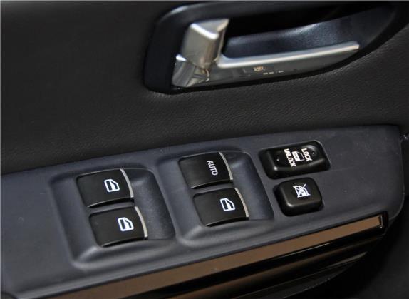 哈弗H5 2013款 智尊版 2.0L手动两驱进取型 车厢座椅   门窗控制