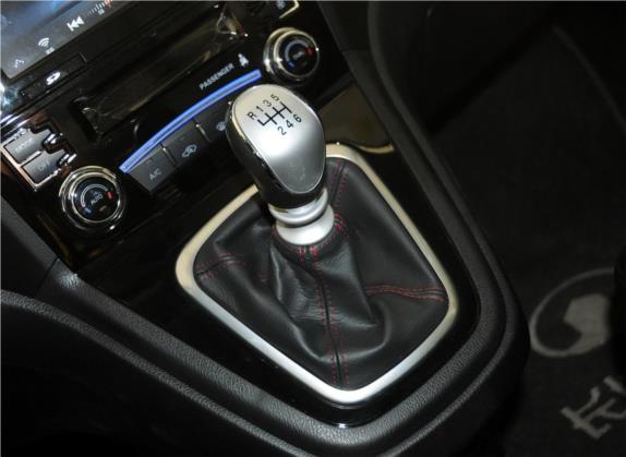 哈弗H6 2013款 升级版 1.5T 手动四驱精英型 中控类   挡把