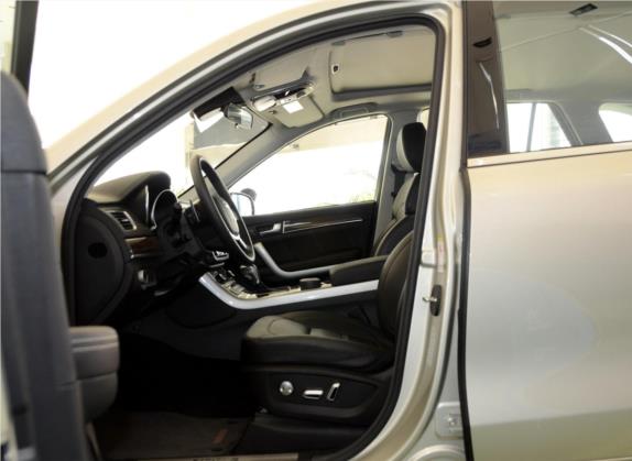 哈弗H8 2015款 2.0T 两驱标准型 车厢座椅   前排空间