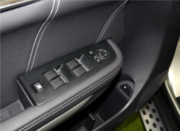 哈弗H8 2015款 2.0T 两驱标准型 车厢座椅   门窗控制