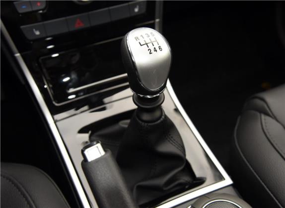哈弗H2 2016款 红标 1.5T 手动四驱精英型 中控类   挡把