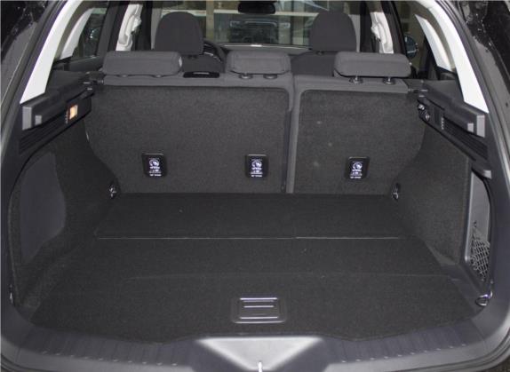 哈弗H7 2016款 蓝标H7 2.0T 自动舒适型 车厢座椅   后备厢
