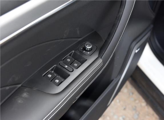 哈弗H7 2019款 2.0T 智享型 国V 车厢座椅   门窗控制